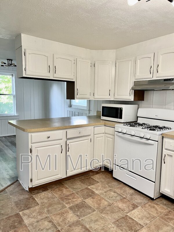 Building Photo - 54305 Terrace Ln