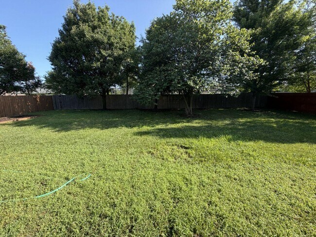 Building Photo - 509 Amazon Dr