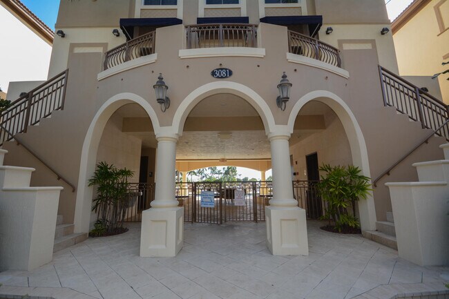 Building Photo - 3033 Waterside Cir