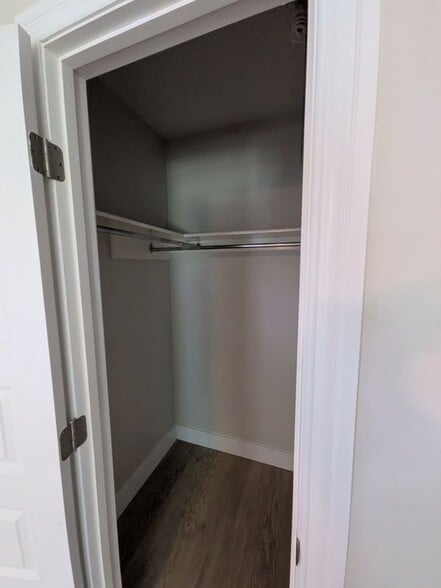 Building Photo - 9705 Marlborough Dr