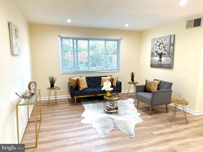 Building Photo - 3829 Hamilton St