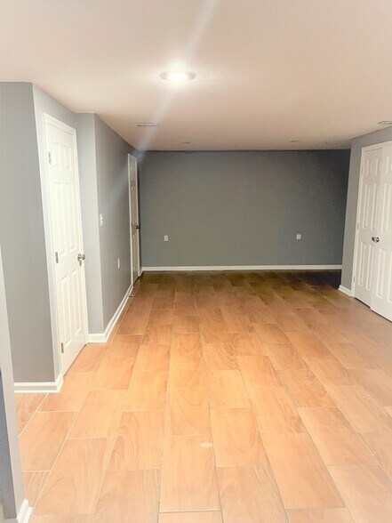 Building Photo - 913 Blakney Ln SE