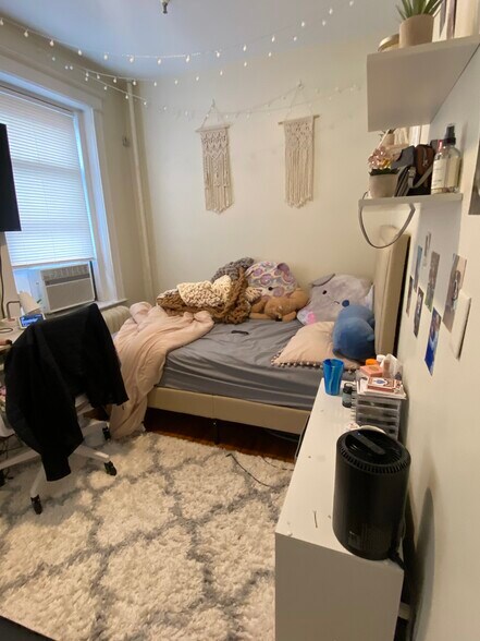 Building Photo - 212 Hemenway St