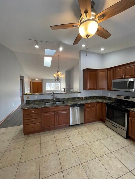 Building Photo - 1738 Beech Dr