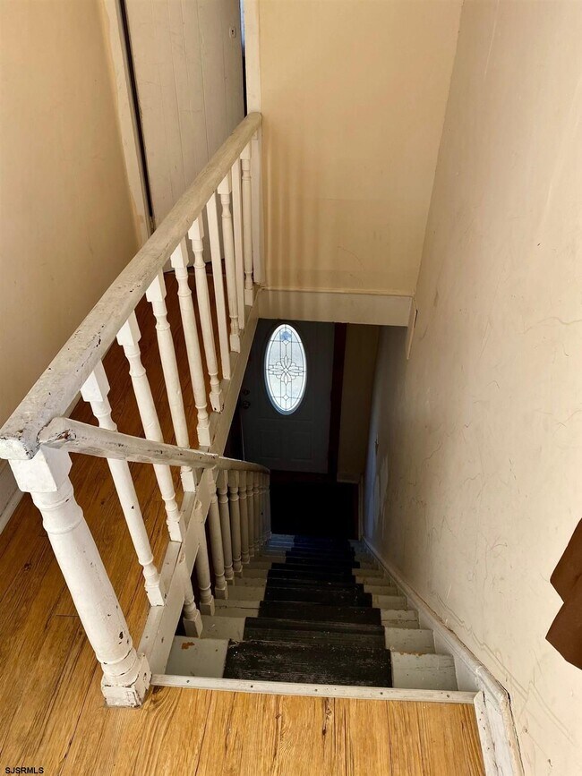 Building Photo - 127 Liverpool Ave