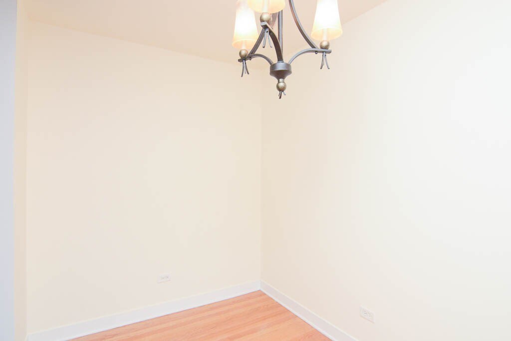 Building Photo - 675 W Wrightwood Ave