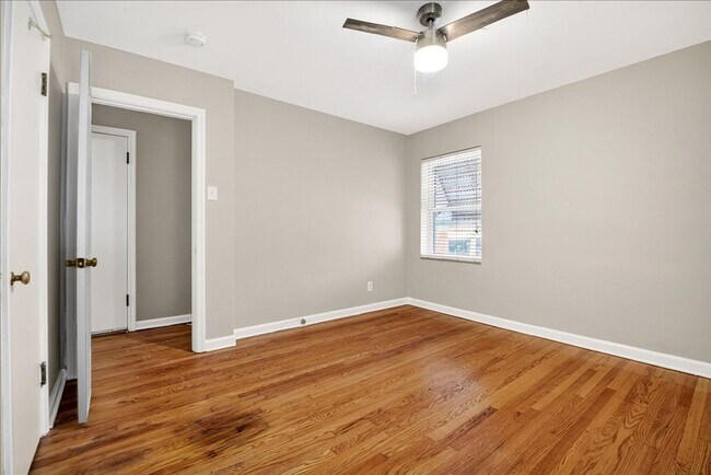 Building Photo - Duplex Alone