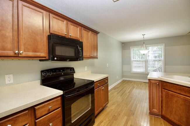 Building Photo - Great 3 bed + bonus house in Aberdeen