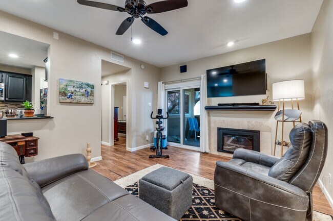 Building Photo - 8601 Park Ln