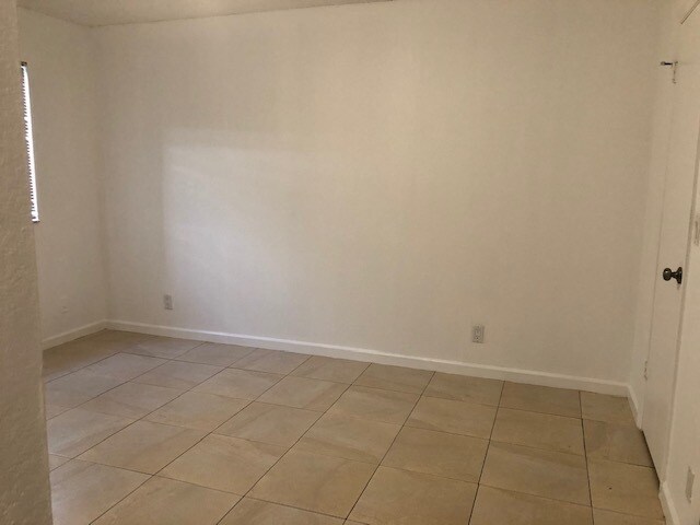 master bedroom - 3380 Pinewalk Dr N