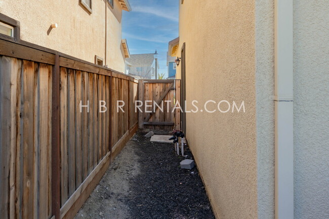 Building Photo - EXCLUSIVE ELLIS HOME For Rent in Tracy - o...