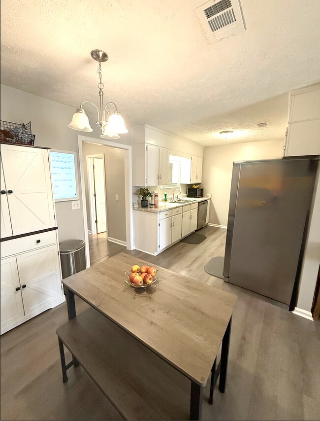 Building Photo - Beautiful 4 Bedroom Home with Bonus Room – $1500.00/Month