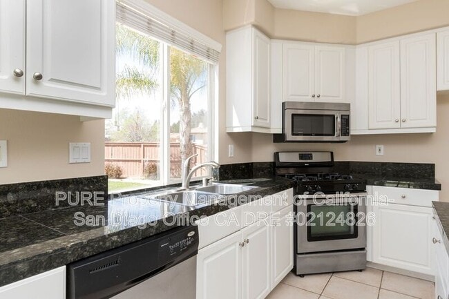 Building Photo - 44090 Terraza Ct
