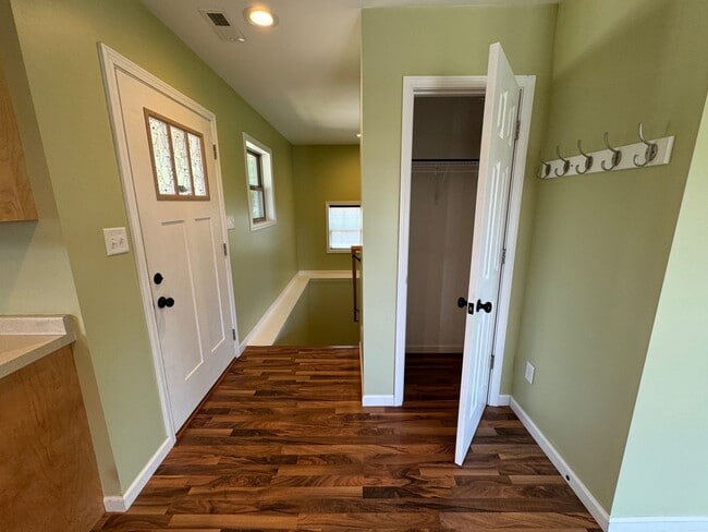 Building Photo - Weaverville - Modern, Three Bedroom, Fenced Yard