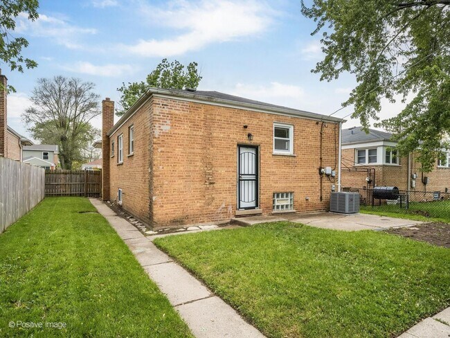 Building Photo - 14341 Dobson Ave