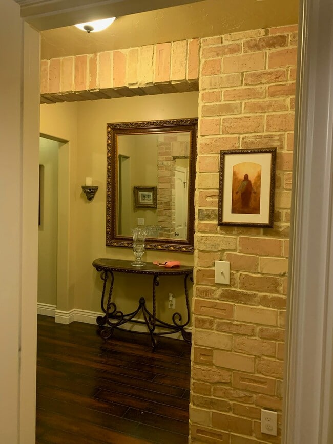 Building Photo - 976 1925 W