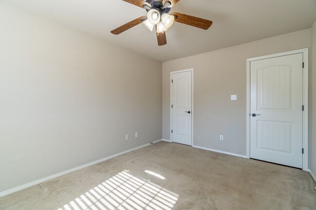 Building Photo - 7827 Huntington Way