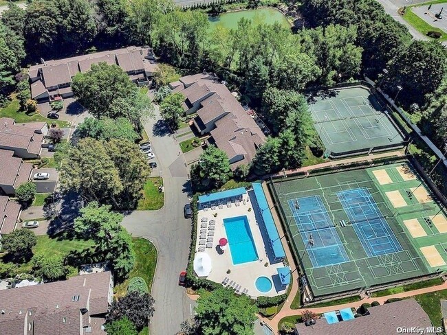 Building Photo - 124 Foxwood Dr