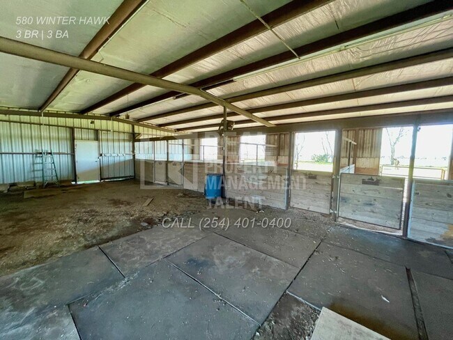 Building Photo - 3 Bedroom, 3 Bathroom Ranch Home with Barn...
