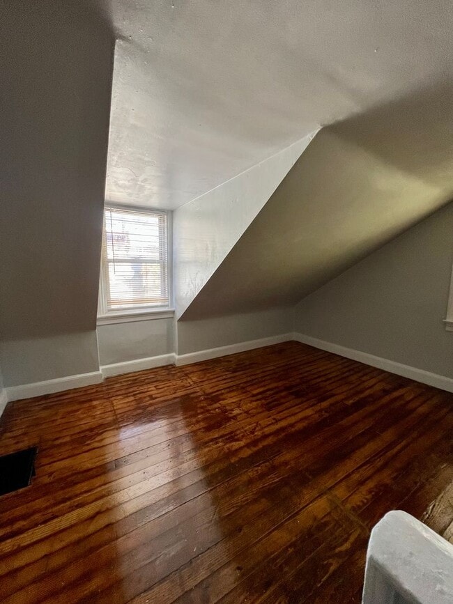 Building Photo - Modern, Cozy 1 Bedroom & 1 Bathroom Home!