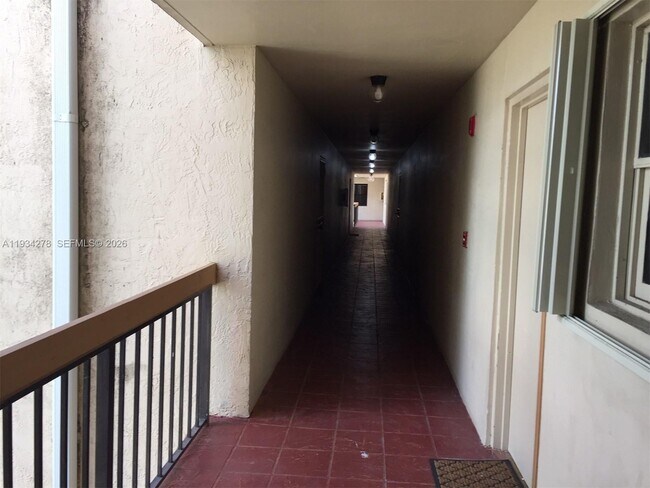 Building Photo - 1121 SW 122nd Ave