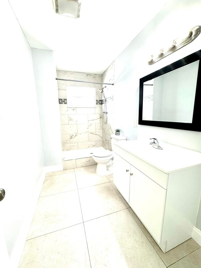 Building Photo - 350 Cypress Dr