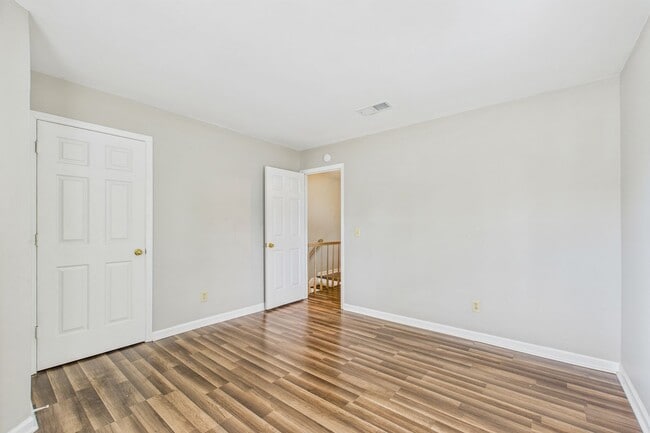 Building Photo - UNCG Area – Chancellors Court Townhomes. W...