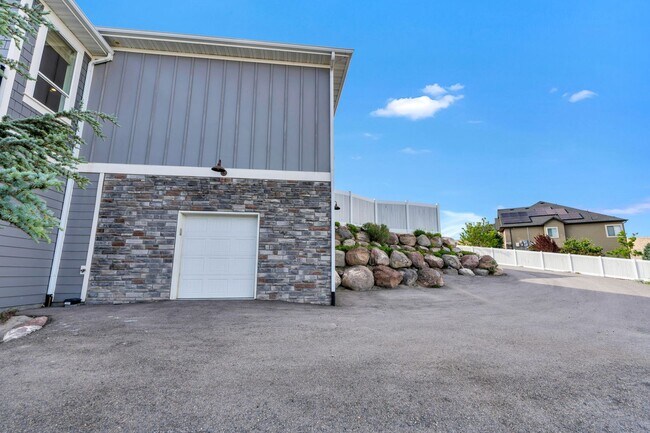Building Photo - 2872 N Sorrel Dr