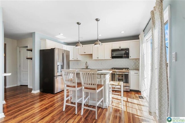 Building Photo - 5985 Saratoga Ln