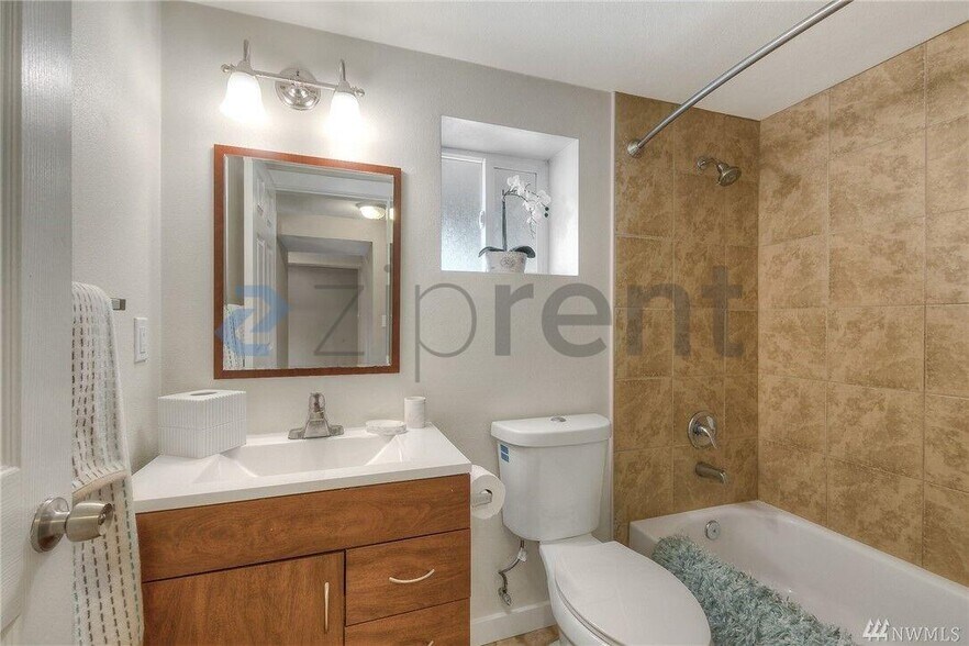 Building Photo - 5137 S Holly St