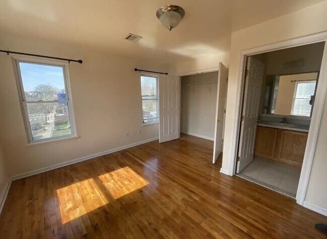 Building Photo - 13 Union St