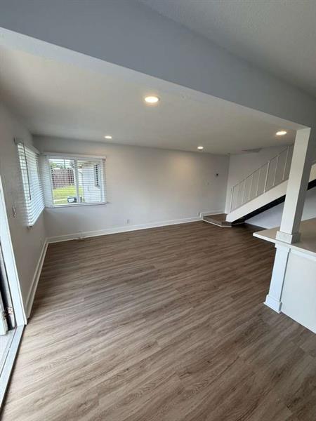 Building Photo - 900 E Tiffany Dr