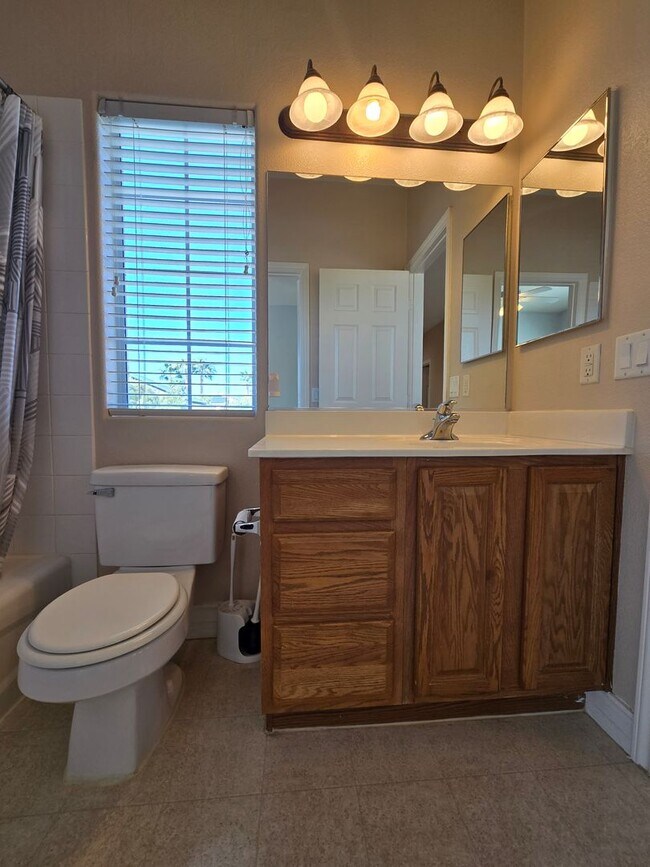 Building Photo - An Amazing NW Home! Over 3300 sq ft w/ pool & spa! Must see!