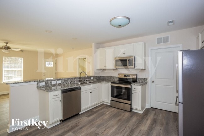 Building Photo - 628 E Ketchie St