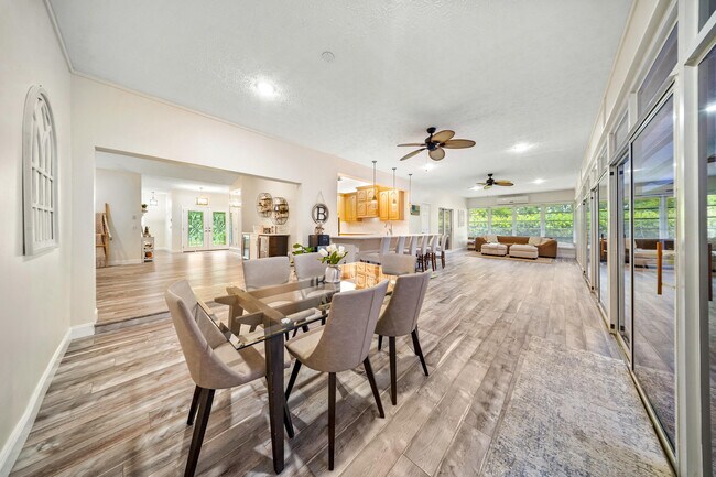 Building Photo - 7903 Plantation Lakes Dr