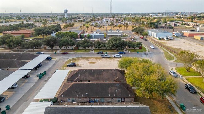 Building Photo - 24 Erica