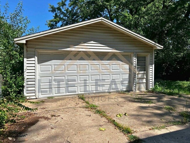Building Photo - 1120 SW Jane Ave