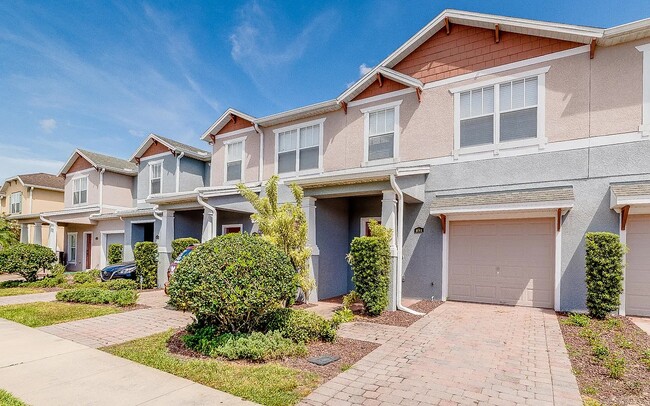 Building Photo - 831 Pine Pointe Ln