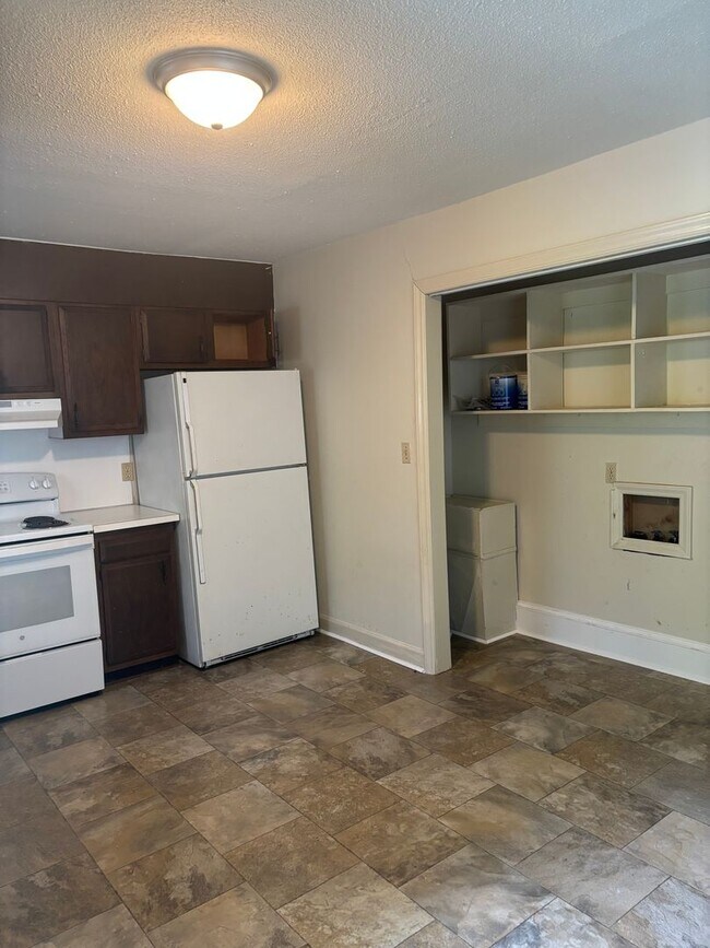 Building Photo - Very nice Townhome
