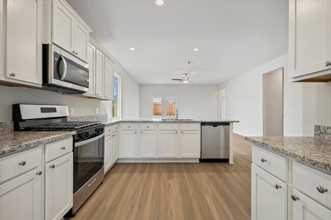 Building Photo - 341 Tejas Trl