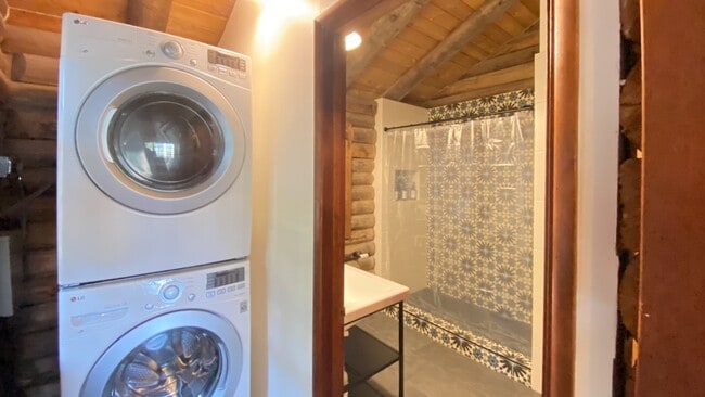 Building Photo - 615 Falls Dr