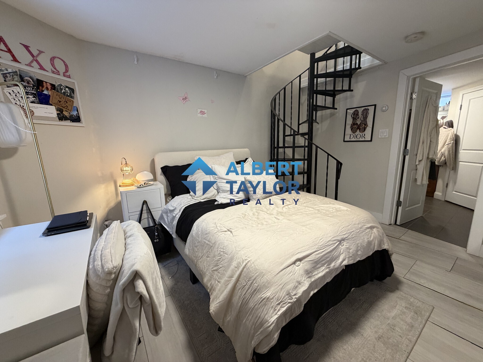 Building Photo - 34 Sussex St