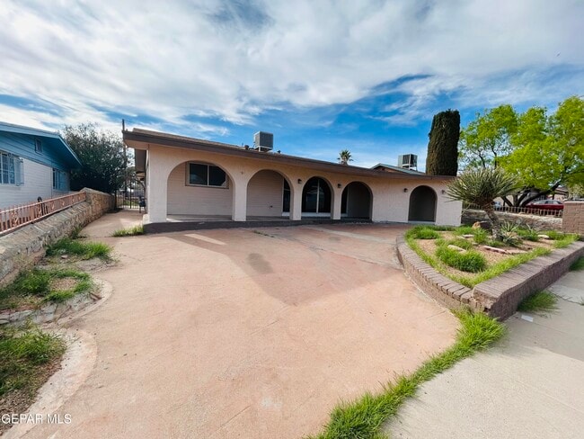 Building Photo - 805 Chile Pl