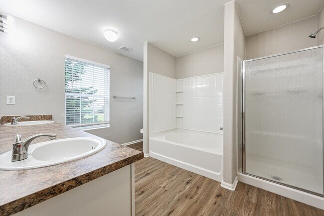 Building Photo - 2519 Coach House Loop