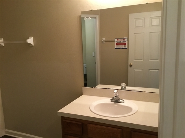 Building Photo - 2702 Fox Creek Dr E