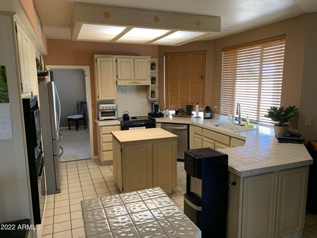 Building Photo - 6283 W Lone Cactus Dr