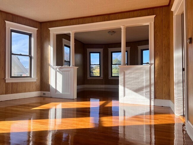 Building Photo - 72-74 Maple St