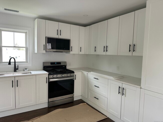 Building Photo - 69 Cos Cob Ave