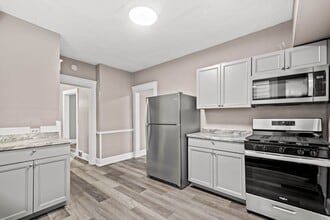 Building Photo - SCORE 1ST MONTH'S RENT FREE IF SIGNED BY MAY 1! Stunning 3 bedroom home in Aliquippa available Ma...