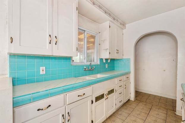 Building Photo - 627 60th St